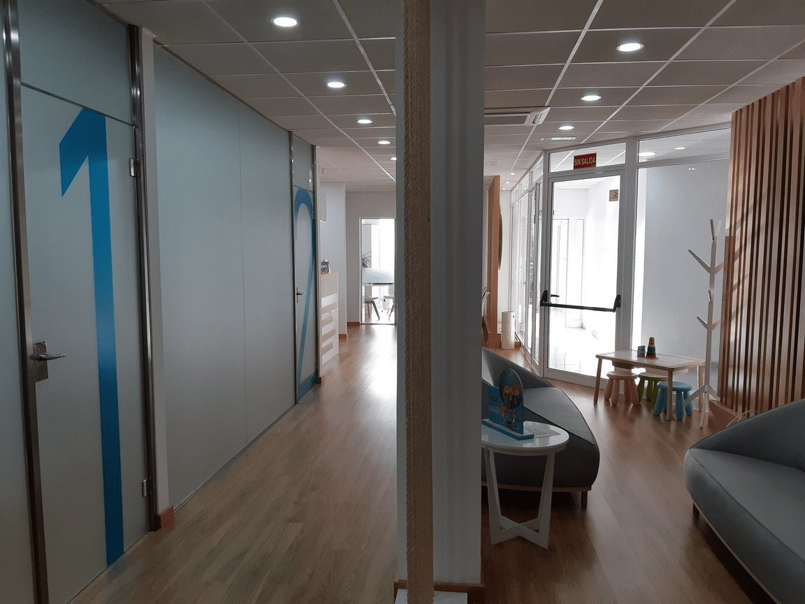 Clínica Dental con zona habilitada para niños